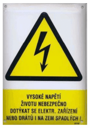 Smaltovaná tabulka - Symbol s textem: "Vysoké napětí - Životu nebezpečno dotýkat se elektrického zařízení nebo drátů i na zem spadlých"